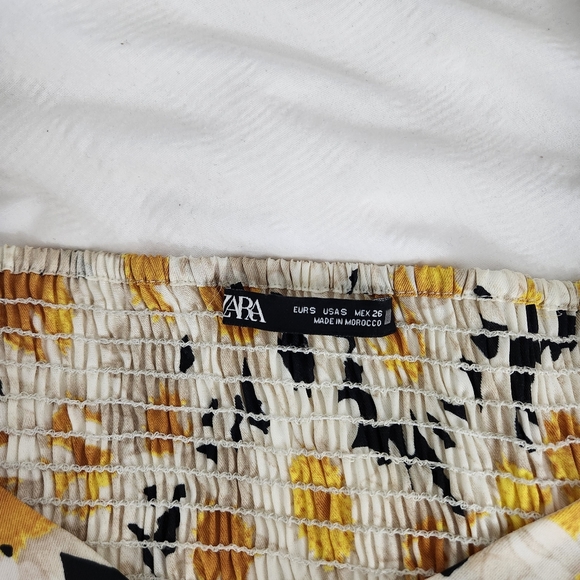 Zara Top Size Small, silky - Picture 3 of 3